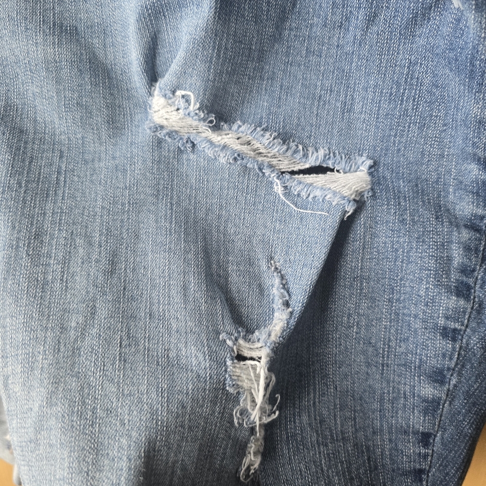 Torrid Boyfriend Bermuda Vintage Stretch Denim Short Distressed Womens Size 26 - Picture 5 of 12